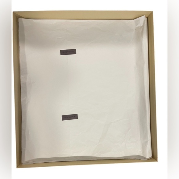 ✨Authentic Louis Vuitton Vintage
Large Storage Gift Decorative Box in Brown - Picture 9 of 16